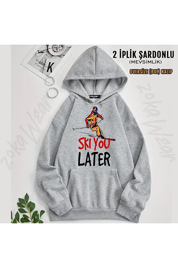 سويت شيرت بقلنسوة كبير الحجم مطبوع عليه عبارة "Ski Ski You Later" (خيطان)