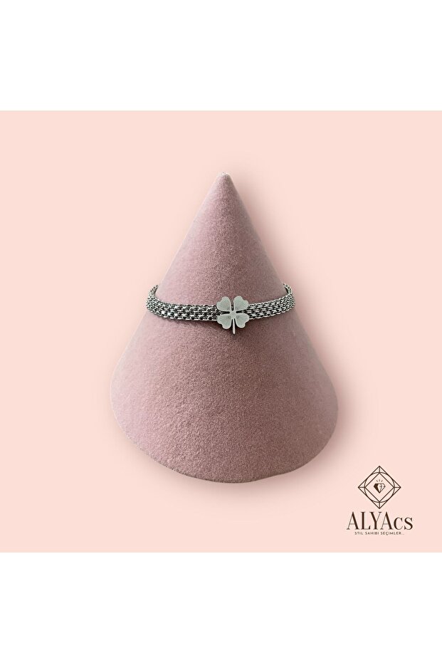 Four Leaf Clover Bracelet - Luck and Elegance Together!