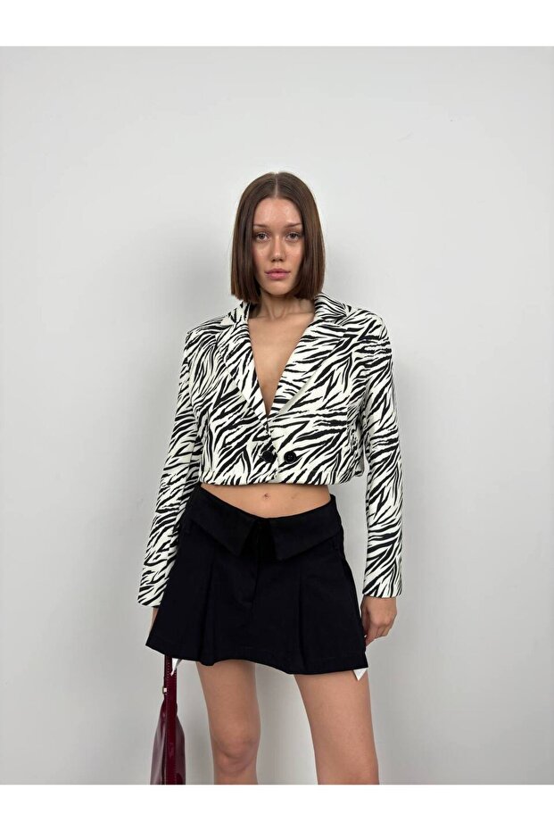 Patterned Symmetrical Look Folded Collar Single Button Crop Women's Blazer Jacket 24S08012
