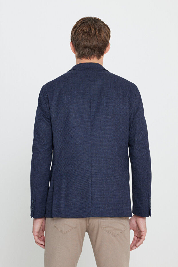 Erkek Lacivert Regular Fit Rahat Kesim Kırlangıç Yaka Armürlü Kapak Cepli Ceket - 6