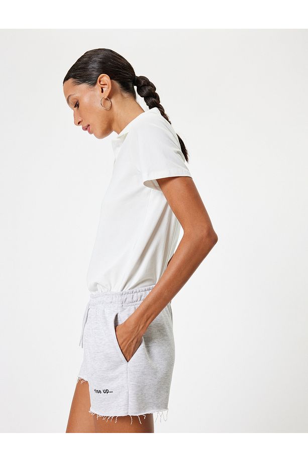 Mini Şort Beli Bağcıklı Slogan İşlemeli Kesik Paça Slim Fit Cep Detaylı - 1