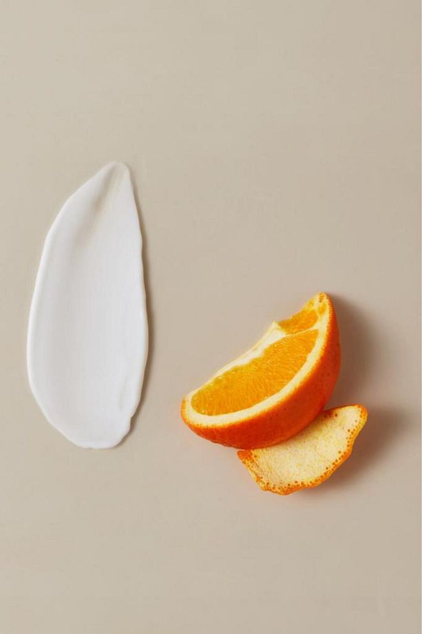 C Vitamini İçeriği İle 10 Günde Sıkılaştırıcı,Nemlendirici, Vücut Bakım Losyonu - 4
