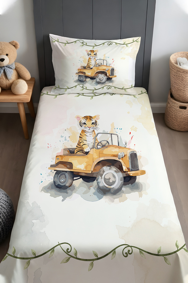 Ivy Tiger Patterned Bedspread and Pillowcase