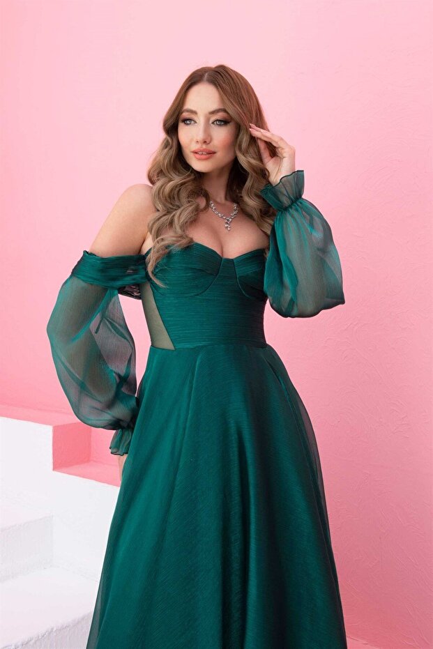 Emerald Organza Low-Sleeved Engagement Gown