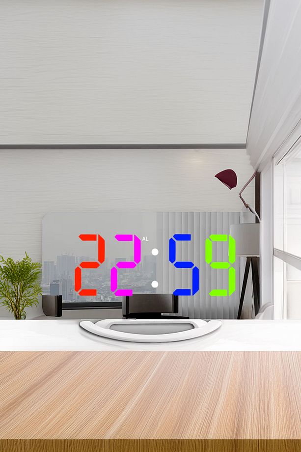 LED RGB Işıklı Çalar Saat Aynalı Yüzey Masaüstü Duvar Askılı Saat Çift USB Bağlantı Noktalı Dijital - 4