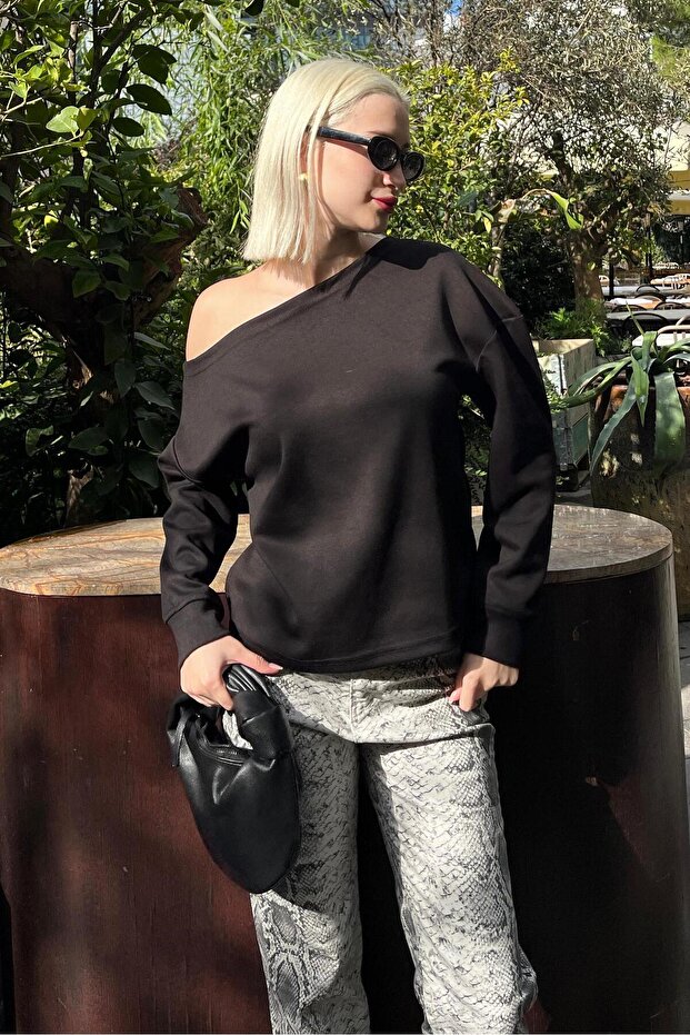 Siyah Kayık Yaka Basic Sweatshirt MG2228 - 2