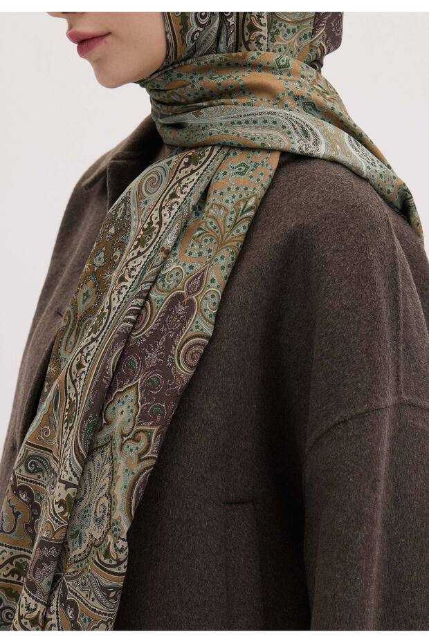 شال منقوش باللون البني - 3
