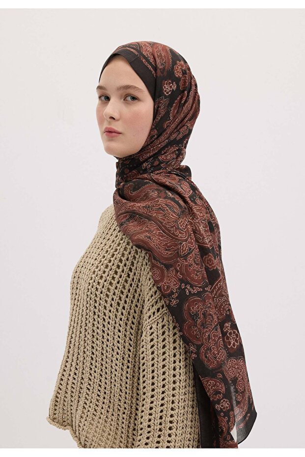 شال بنمط فريدا باللون البني الداكن - 4