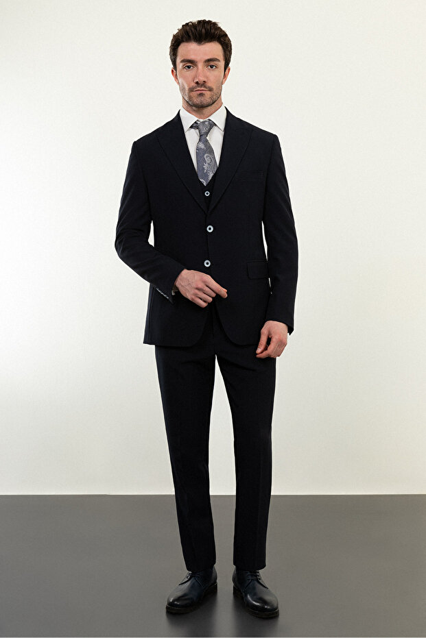 Pointed Collar Suit Set - 3