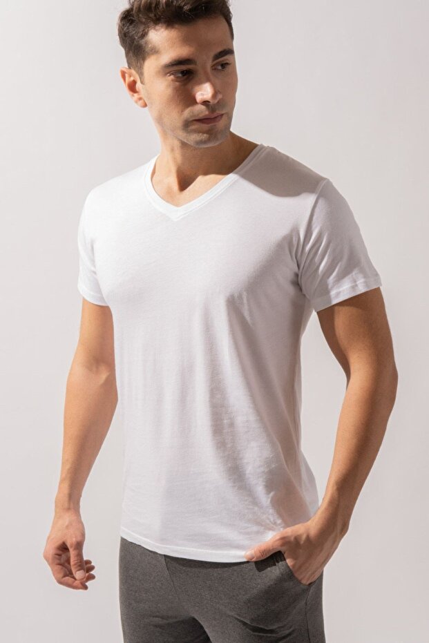 قميص داخلي رجالي أساسي برقبة على شكل حرف V باللون الأبيض - 1