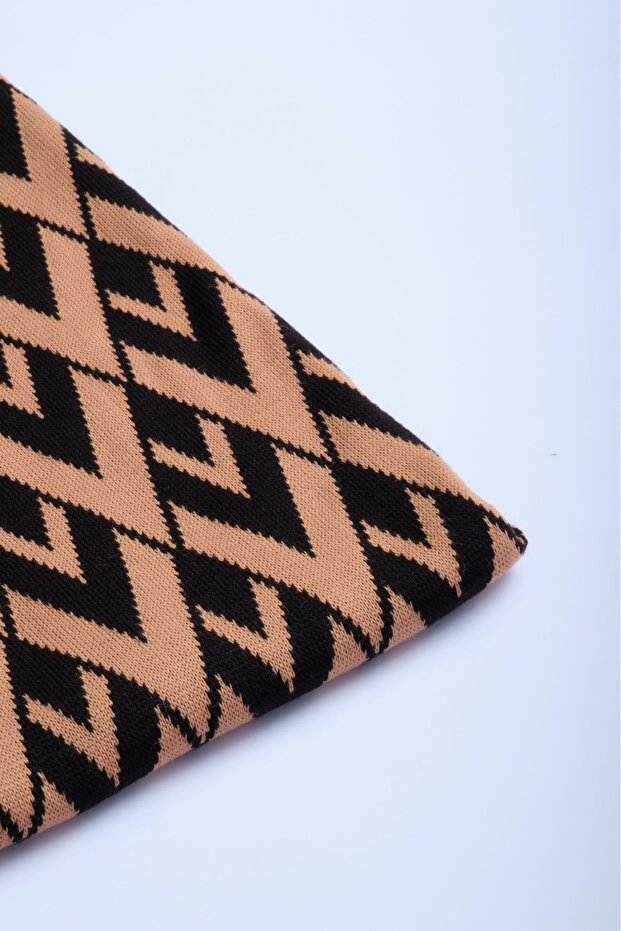 Eșarfă tricotată cu model în V - 5