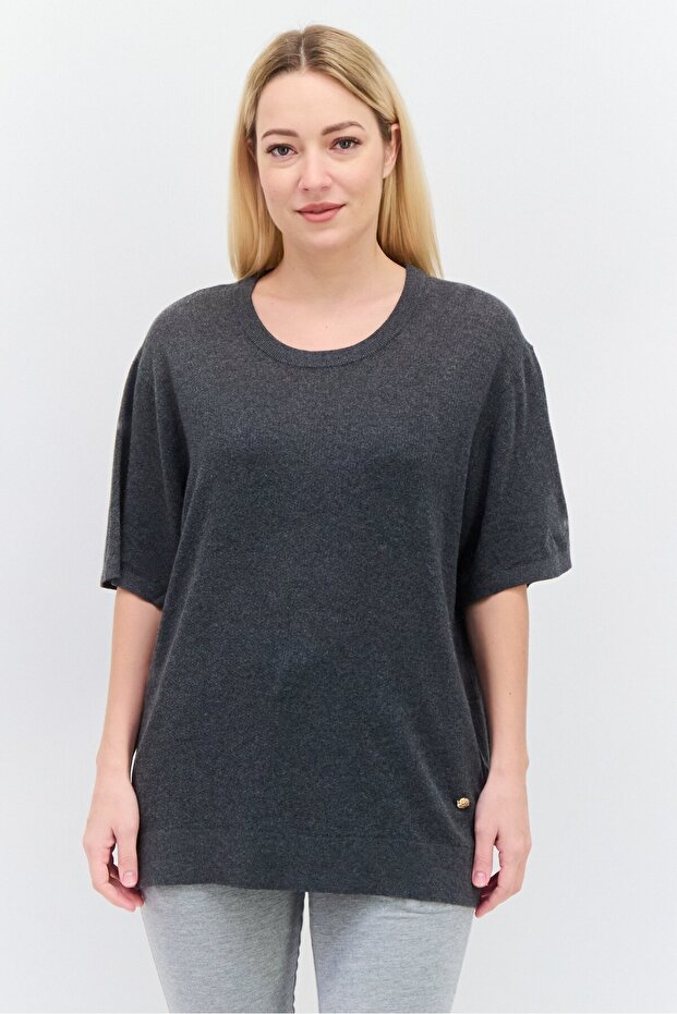 Women Sportswear Fit Textured Training Sweatshirt, Charcoal Gray