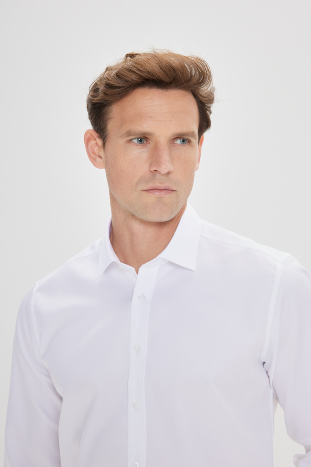Erkek Beyaz Slim Fit Dar Kesim Klasik Yaka %100 Pamuk Ütü Gerektirmeyen Non-Iron Gömlek - 4