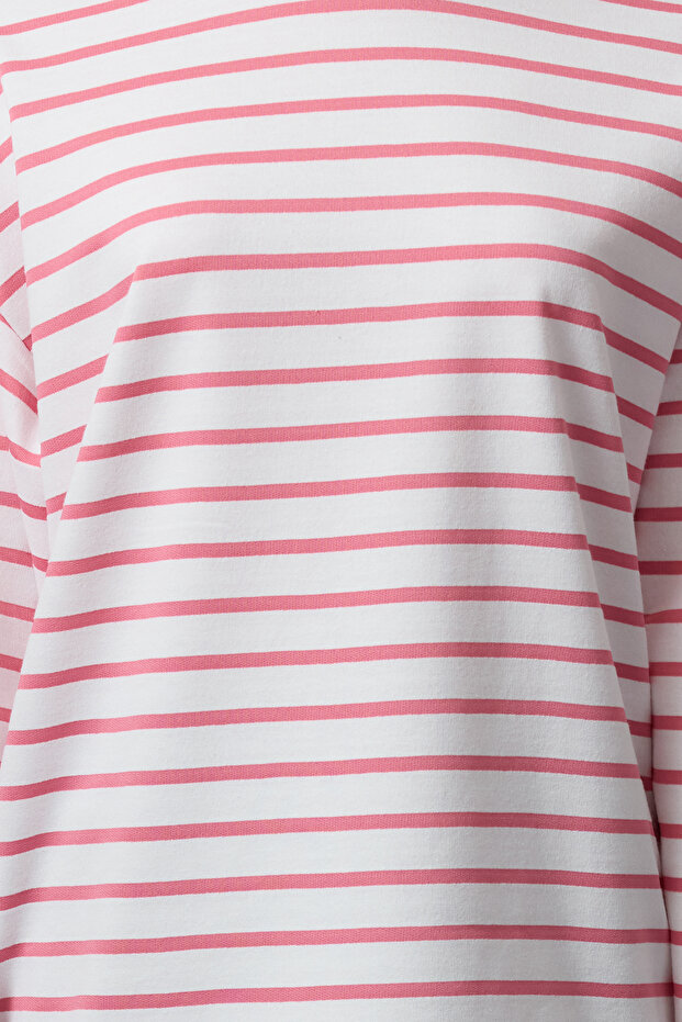 Pembe Çizgili Oversize/Geniş Kesim Bisiklet Yaka İnce Örme Sweatshirt TWOAW23SW00326 - 4