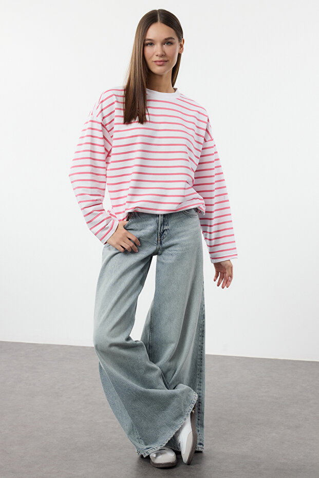 Pembe Çizgili Oversize/Geniş Kesim Bisiklet Yaka İnce Örme Sweatshirt TWOAW23SW00326 - 2