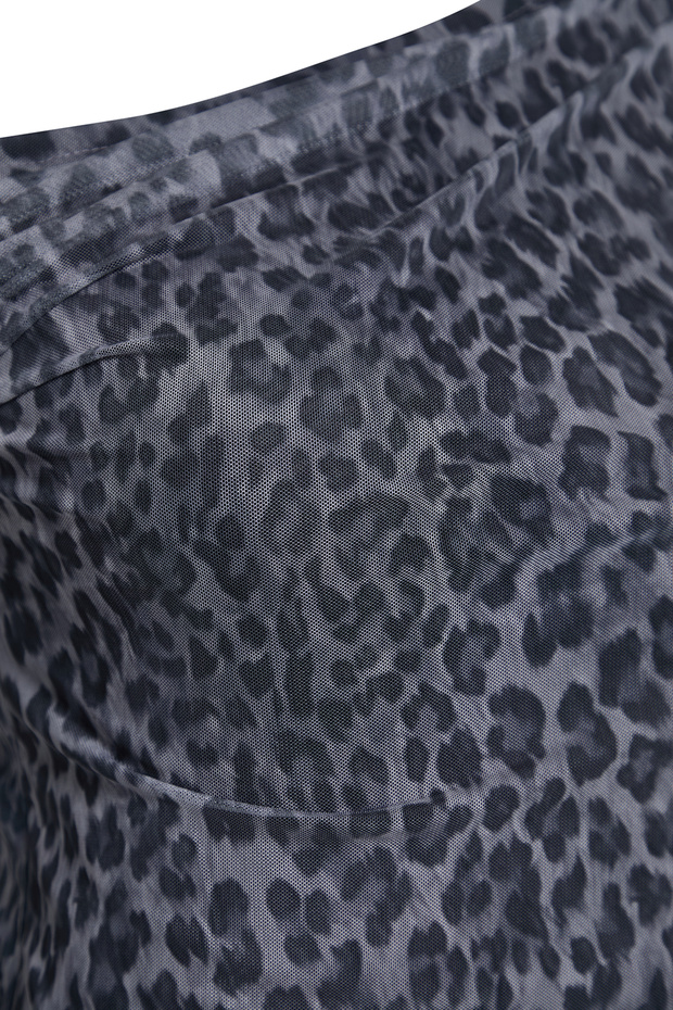 Gri Tül Astarlı Leopar Desenli Asimetrik Yaka Örme Büyük Beden Bluz TBBSS24AF00025 - 7