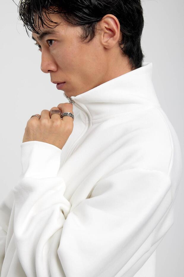 White Basic Raised Sweatshirt with Zippered Collar - 2