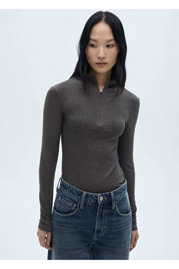 Omuzları vatkalı elbise - 1