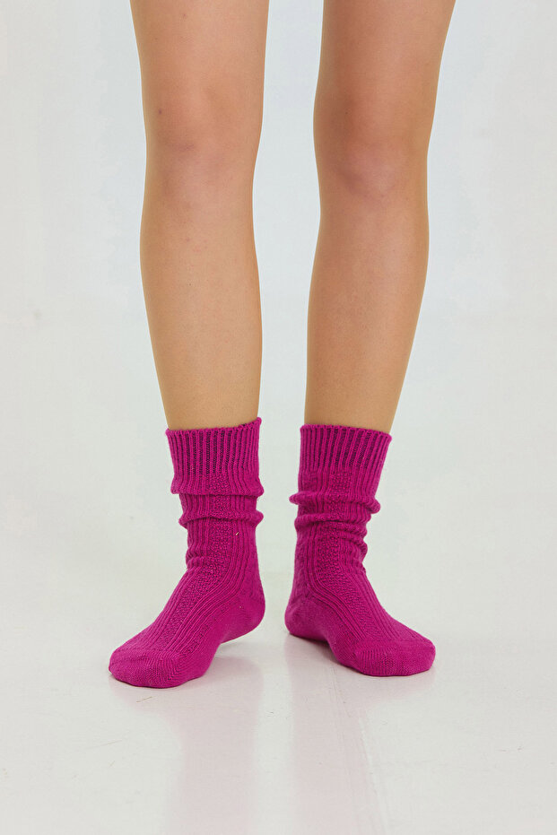 جوارب صوفية منقوشة باللون الوردي - 2