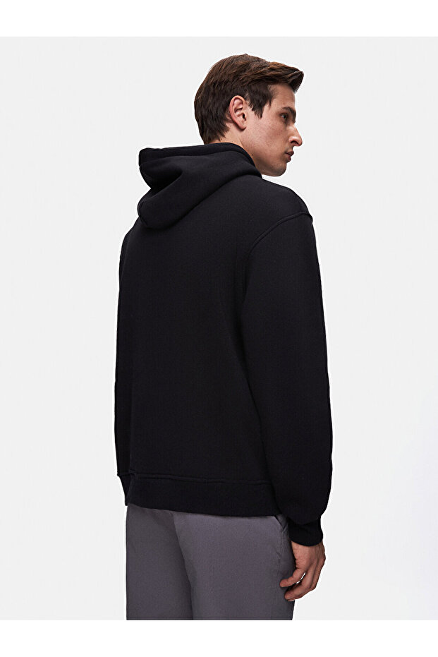 Kolu Baskılı Kapüşonlu Siyah Sweatshırt - 3