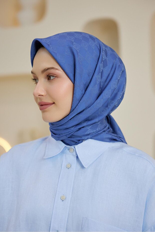 وشاح منقوش باللون النيلي من قماش الجاكار - 3