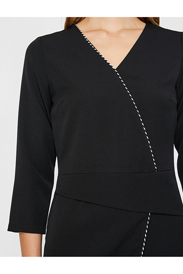 Kleid mit V-Ausschnitt - 5