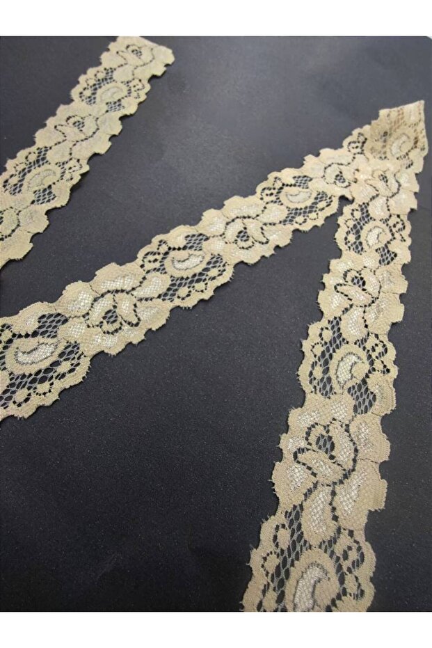 Lace Lycra Intermediate Model 3.5 cm Width 5 Mt Length Skin Color