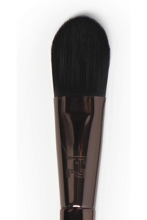 Pro Foundation Brush F2 by Mashael Ajeel - 3