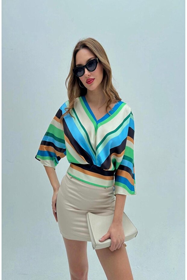 V Yaka Çizgili Bluz - 1