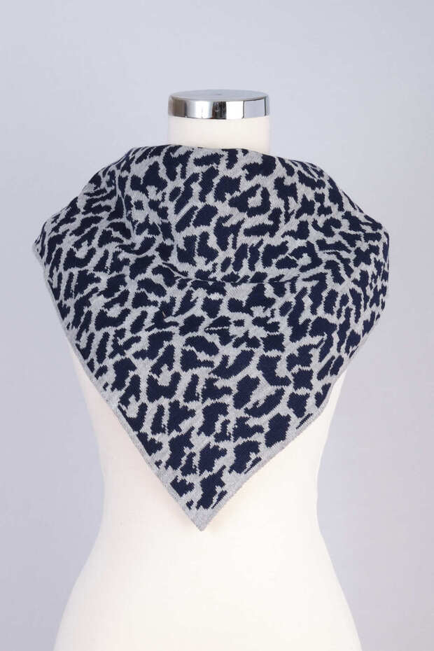 شال مثلث منقوش بنقشة الفهد - 4