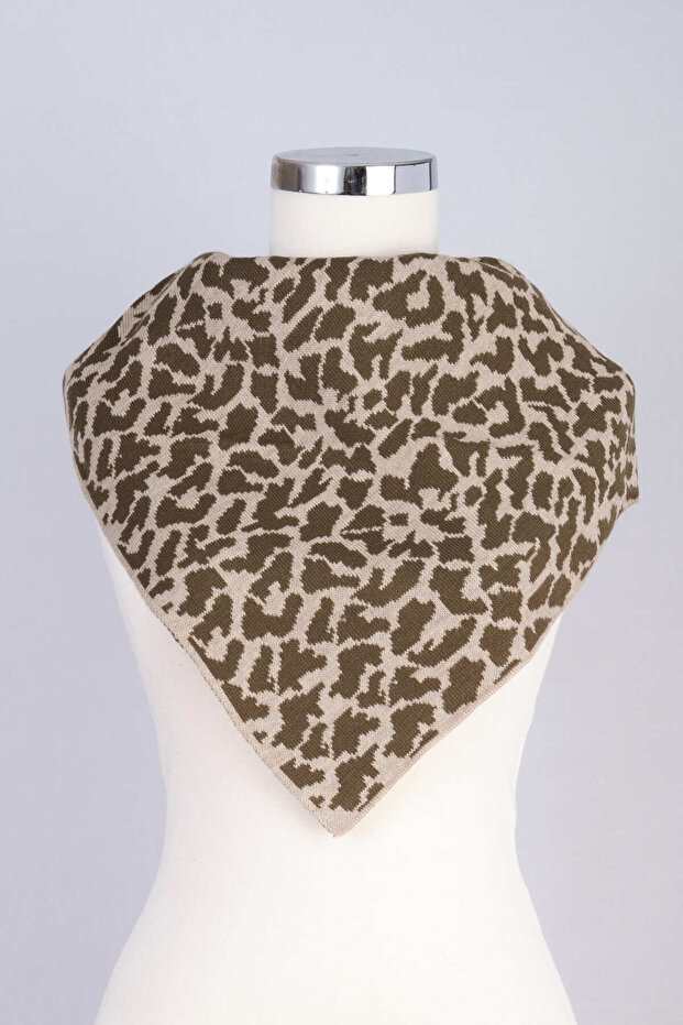 شال مثلث منقوش بنقشة الفهد - 5