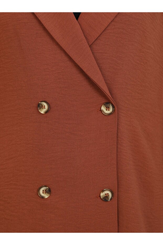 طقم مكون من قطعتين من سترة وبنطلون بتفاصيل أزرار من Aerobin - بني - - 5