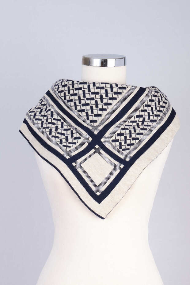 Desenli Triko Üçgen Şal - 6