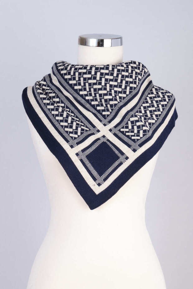 Desenli Triko Üçgen Şal - 7