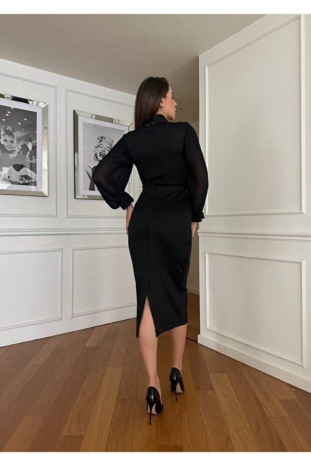 Kadın Siyah İthal Kumaş Şık Drape Detaylı Piliseli Kol Tasarımlı Midi Boy Elbise - 4
