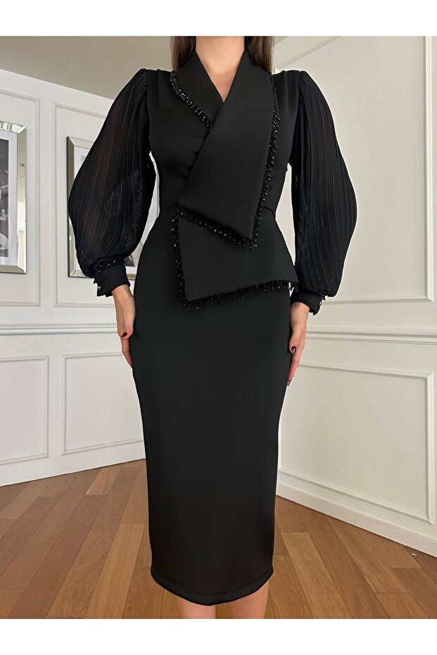 Kadın Siyah İthal Kumaş Şık Drape Detaylı Piliseli Kol Tasarımlı Midi Boy Elbise - 5