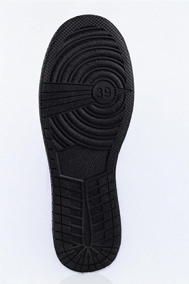 حذاء رياضي موديل 8585 باللون الأسود - 8