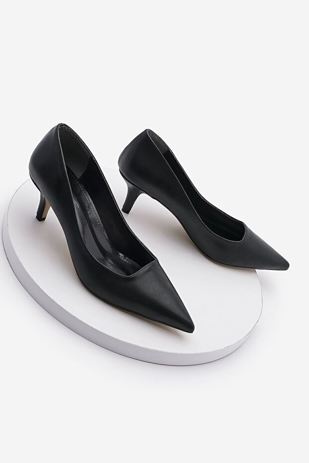 Loresta – Schwarze Stilettos mit dünnem Absatz – spitze Zehenpartie - 1