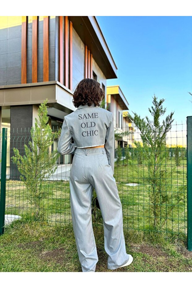 طقم قماش مزين بطباعة نص خلفي - 2