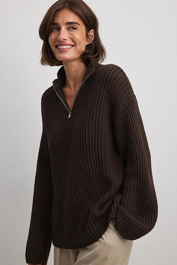 سترة بسحاب أساسية باللون البني المر موديل MG1960 - 1