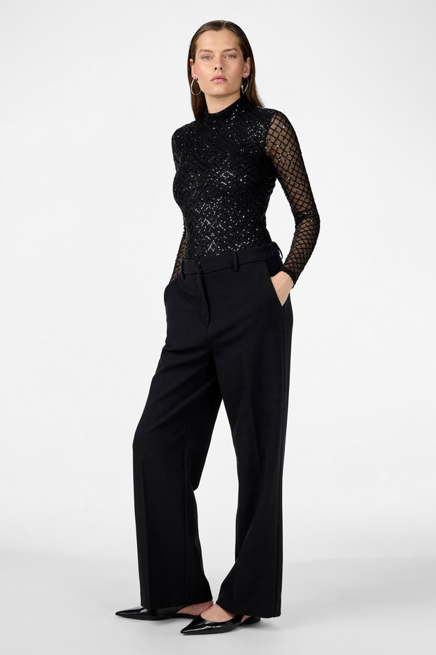 Lining: 100% Polyester - 4