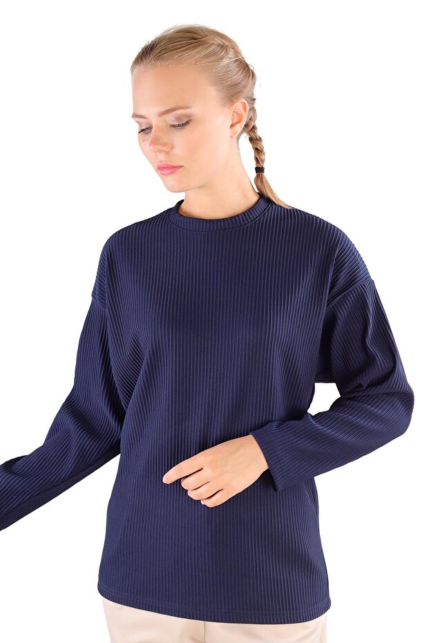 4359A Model Laci Crew Neck Blouse - 8