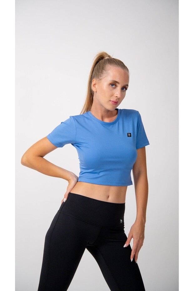 بلوزة قصيرة الأكمام باللون الأزرق - 3