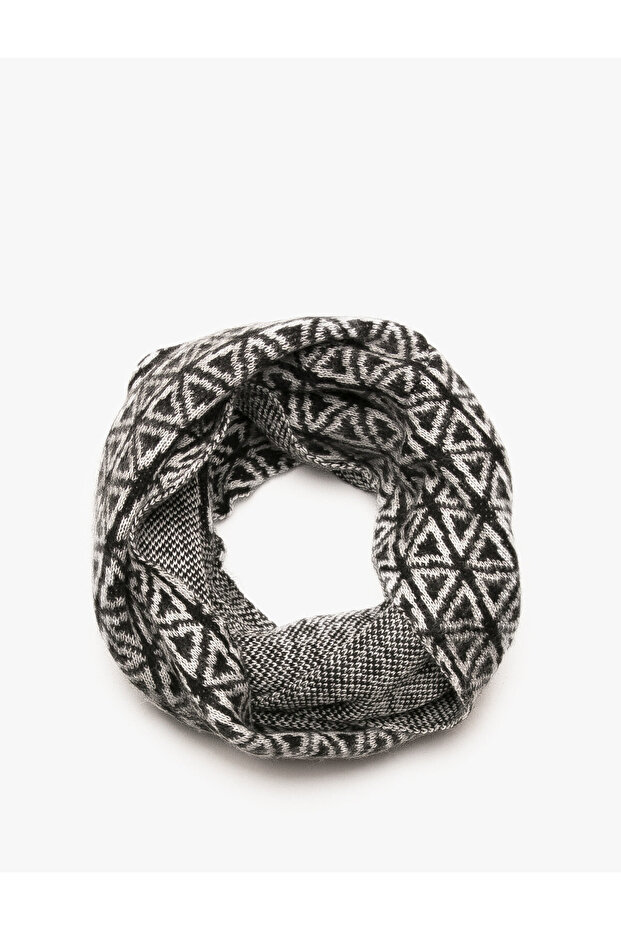 Geometric Patterned Neck Collar Soft Textured