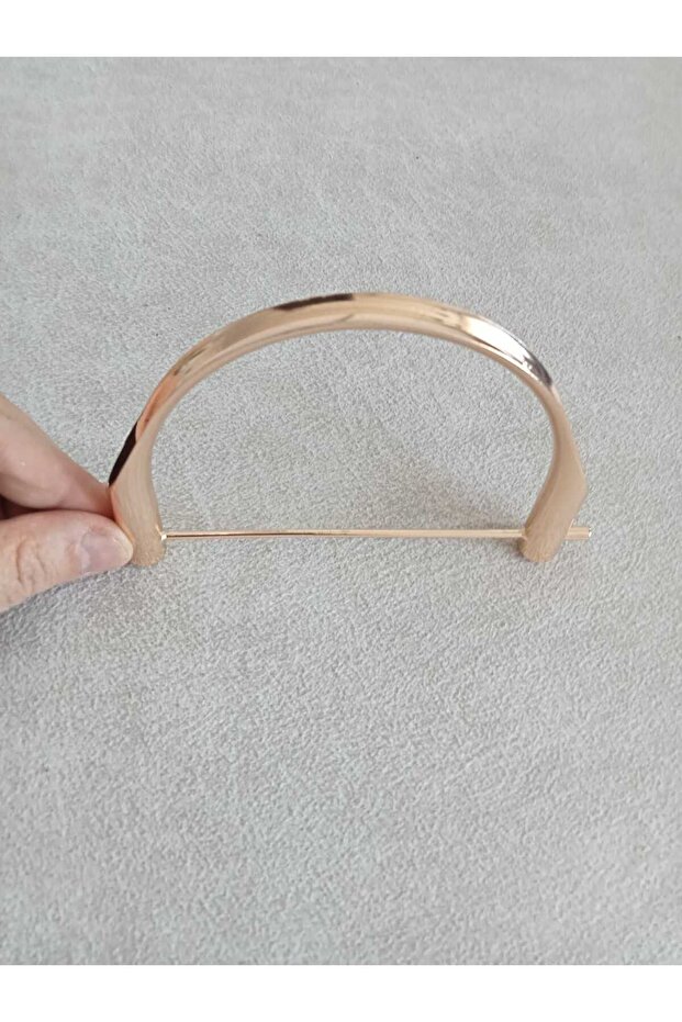 مقبض حقيبة مخطط بأحجار معدنية ذهبية