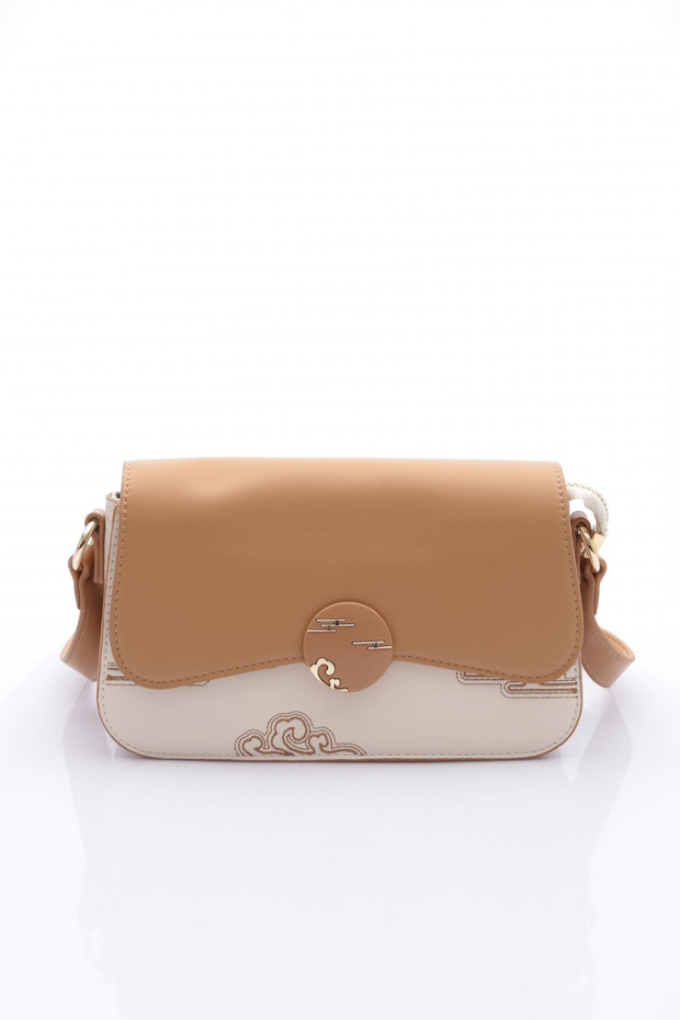 حقيبة كتف منقوشة باللون الكريمي - 1
