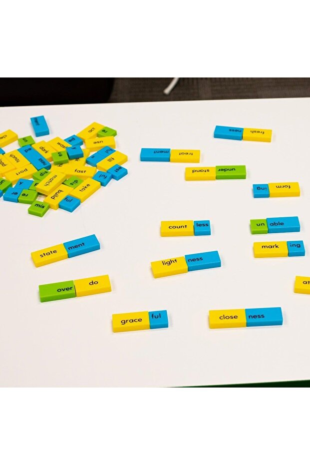 Domino pentru construit cuvinte - 2