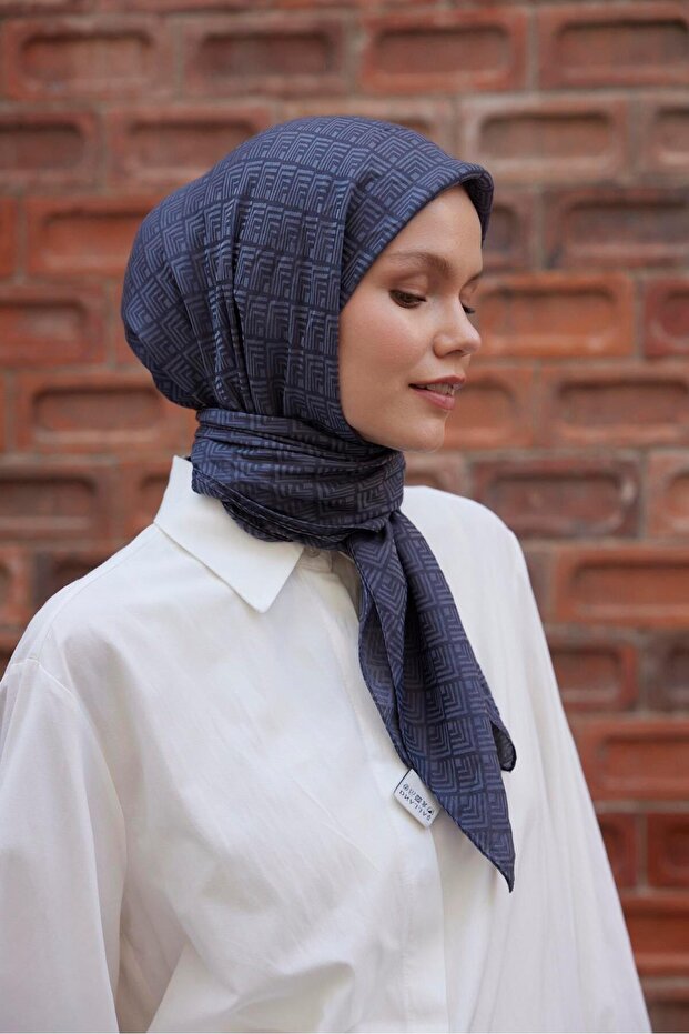 وشاح من الفيسكون بنمط جاكار مدخن