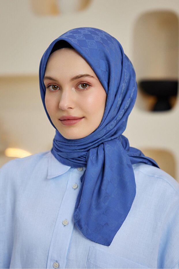 وشاح منقوش باللون النيلي من قماش الجاكار - 5