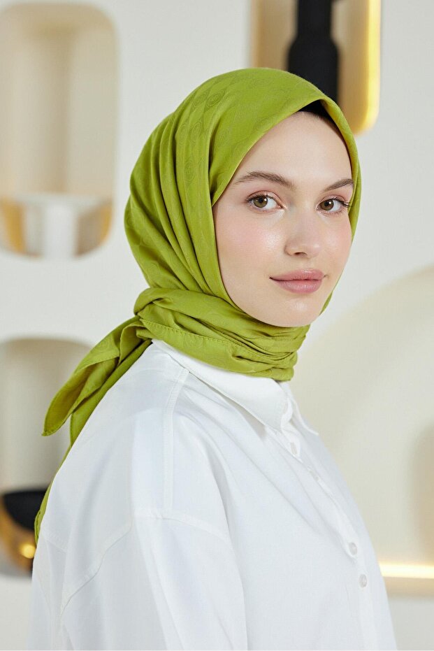 نمط المونوغرام وشاح الجاكار التفاح الأخضر
